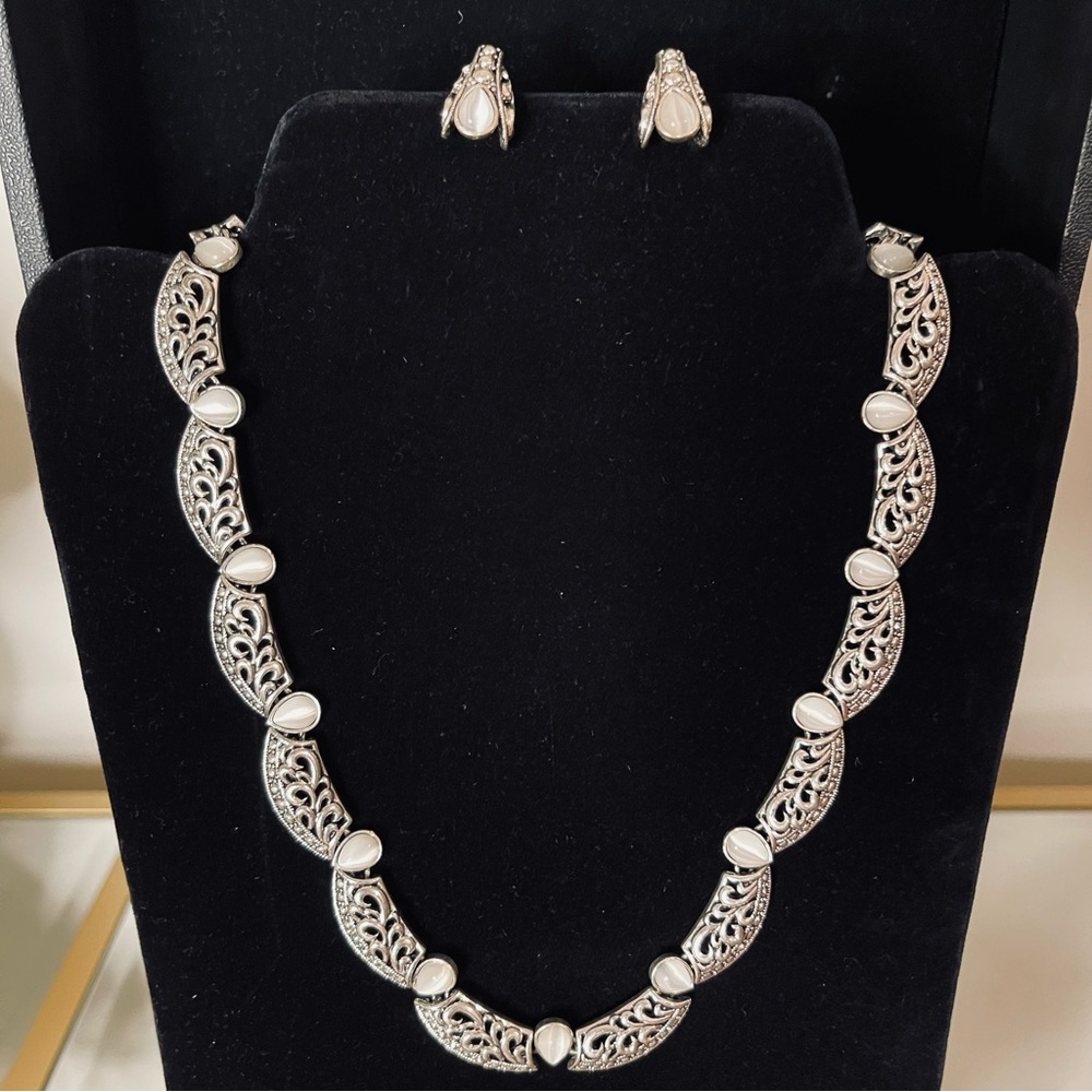 Avon Silver Tone Scalloped Feather /w Moonglow Style Necklace & Earrings Vintage